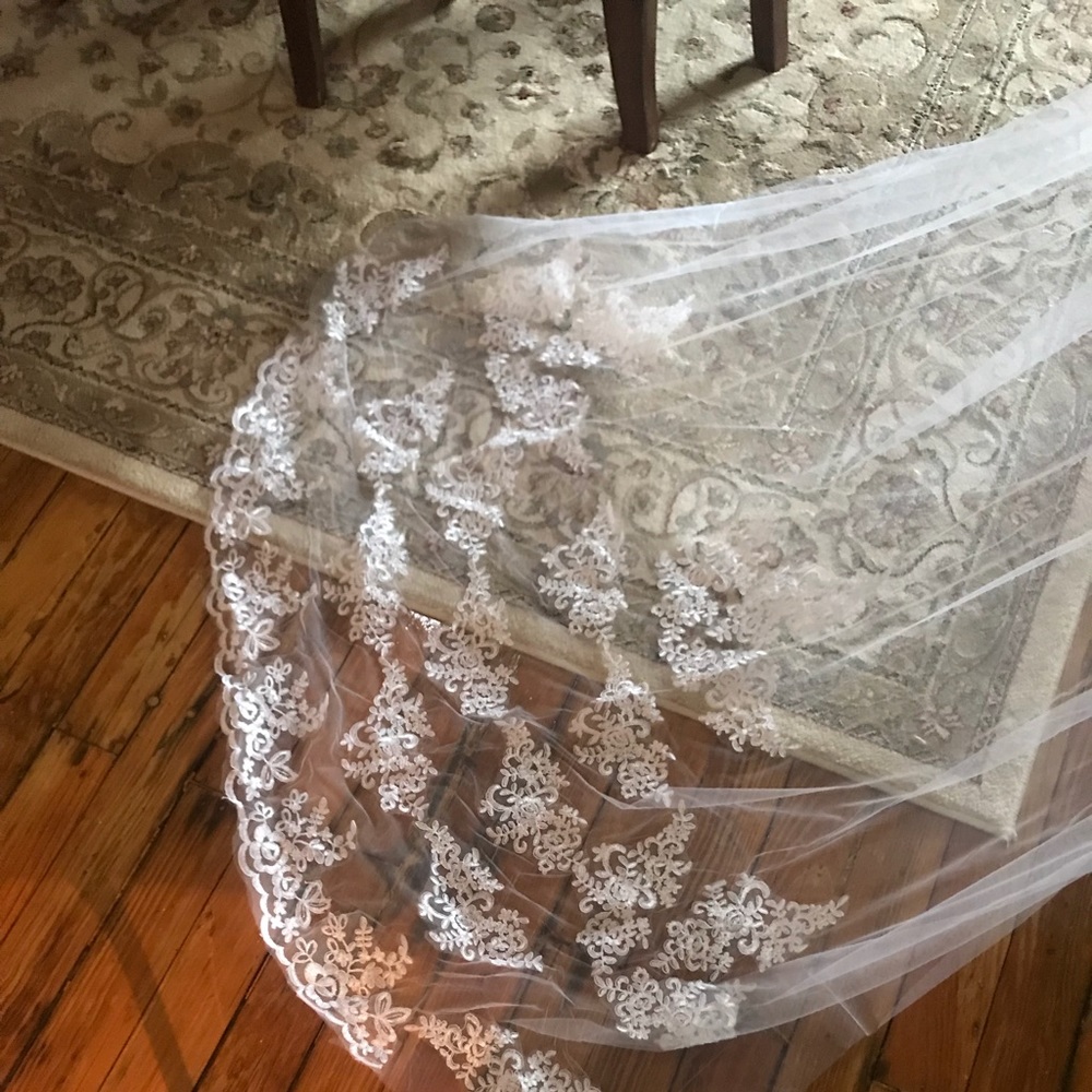 NEW beautiful cathedral veil with lace - Picture 4 of 8